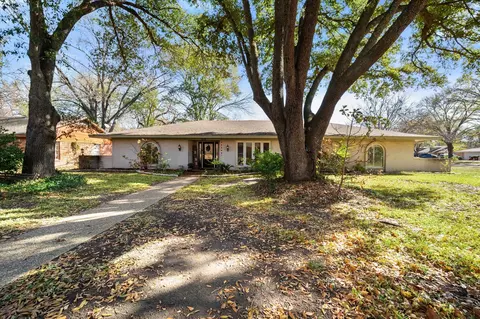 915 Red Oak Ln, Corsicana, TX 75110