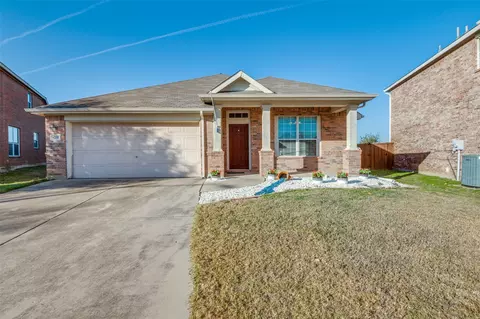 4235 Hill Top Ln, Grand Prairie, TX 75052