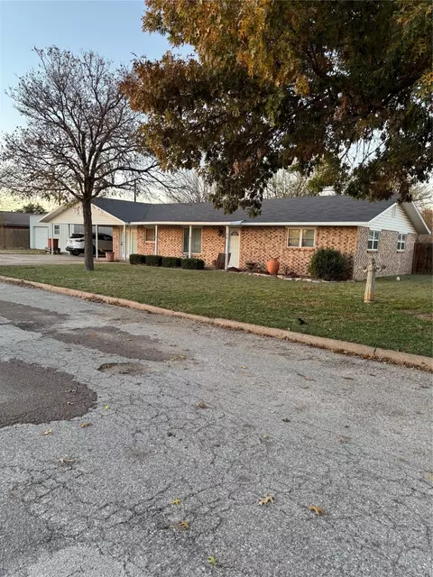 34 Elbert Hts, Quanah, TX 79252