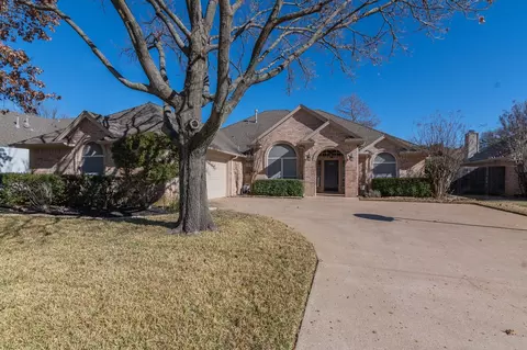 7312 Cottonwood Ct, North Richland Hills, TX 76182