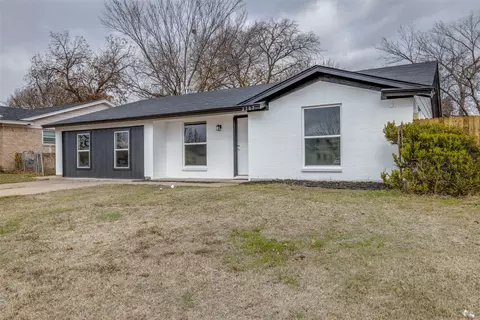 2707 E Mitchell St, Arlington, TX 76010