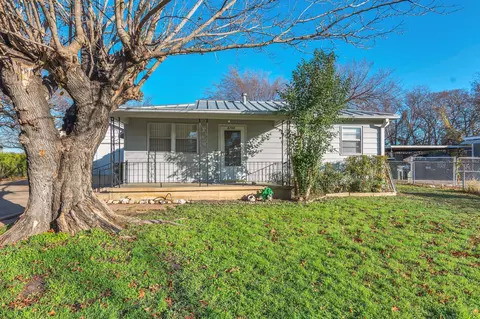 6708 Lakeside Dr, Lake Worth, TX 76135