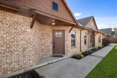 415 N Montague St, Pilot Point, TX 76258