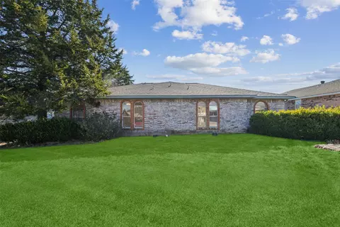 2732 Meadow Gate Ln, Dallas, TX 75237