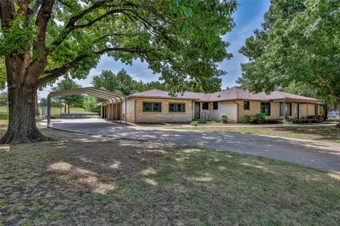 1406 W California St, Gainesville, TX 76240
