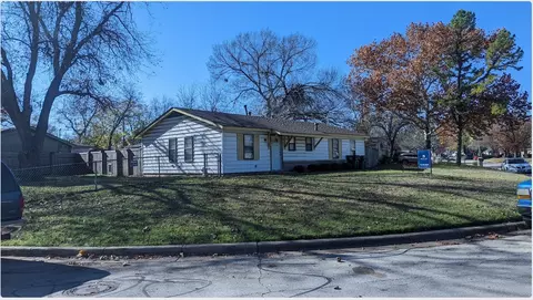 200 Dee Ln, Arlington, TX 76011