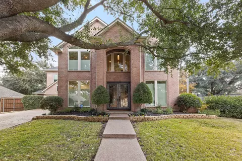 2885 Oakbriar Trl, Fort Worth, TX 76109