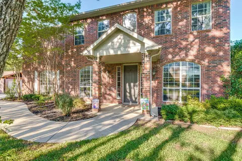 2051 Oak Point Dr, Cross Roads, TX 76227