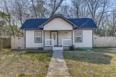 216 W Tennie St, Gainesville, TX 76240