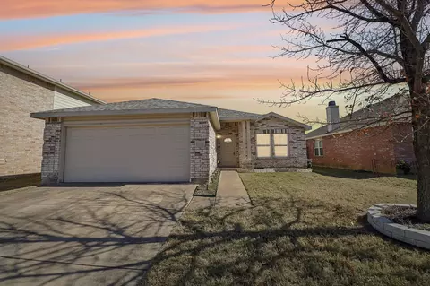 6621 Longleaf Ln, Denton, TX 76210