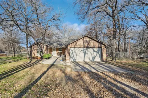 117 Pine Bluff Ct, Springtown, TX 76082