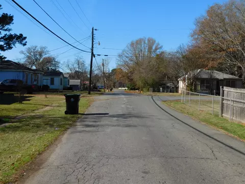 1003 SE 2nd St, Springhill, LA 71075 photo 4