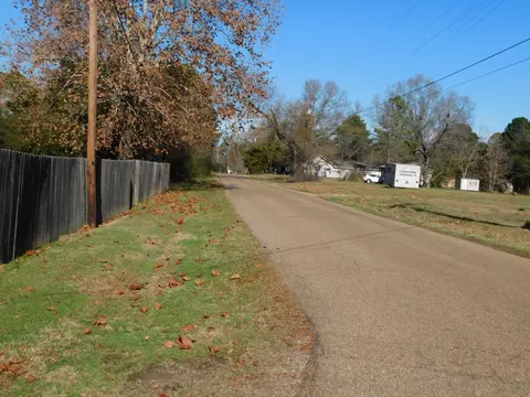 1003 SE 2nd St, Springhill, LA 71075 photo 5