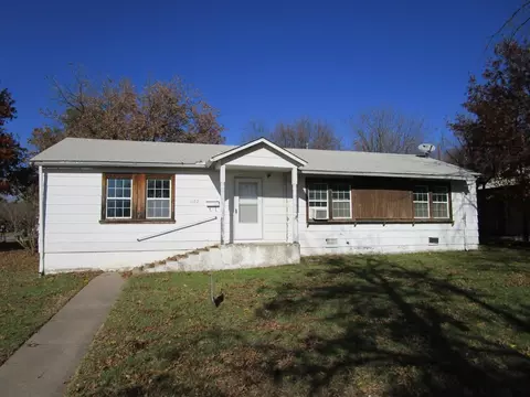 1102 E Ikard St, Henrietta, TX 76365