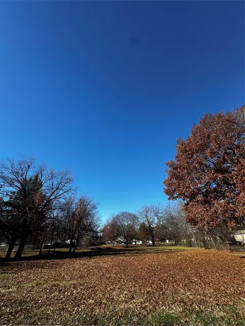 1015 S Clements St, Gainesville, TX 76240