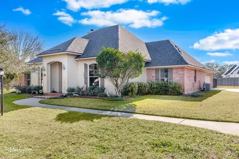 2044 Bayou Bend Dr, Bossier City, LA 71111