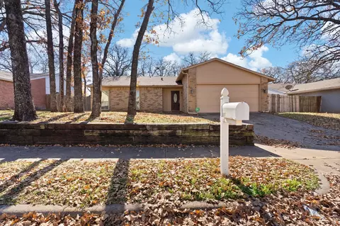 3800 Mulberry Ln, Bedford, TX 76021