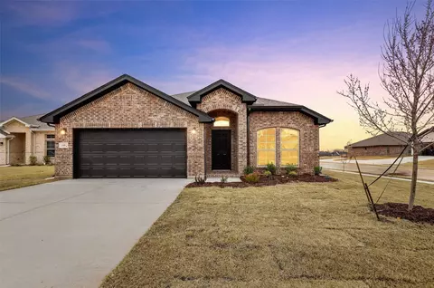 1105 Holly St, Cleburne, TX 76033