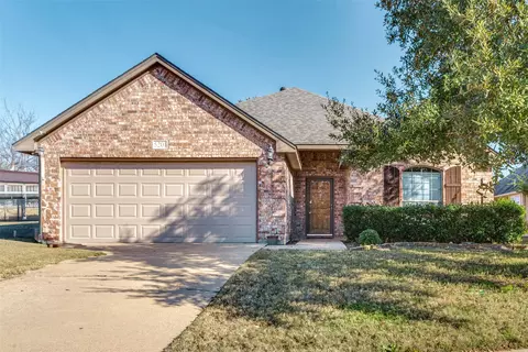 5201 Woodglen Ln, Fort Worth, TX 76126