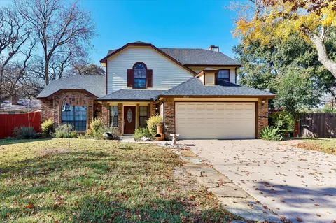 2010 Wedgewood Dr, Grapevine, TX 76051