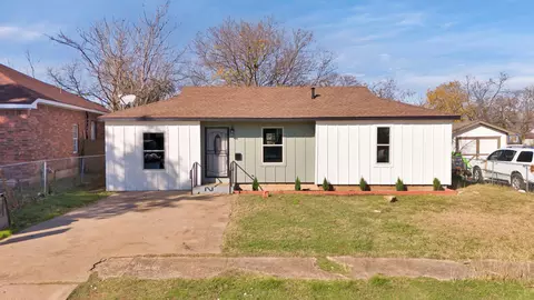 2513 Rattikin Rd, Fort Worth, TX 76105
