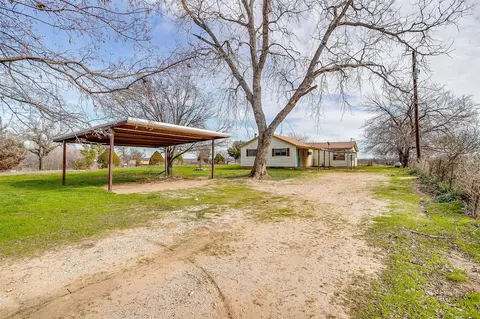 208 Jay Bird Ln, Springtown, TX 76082