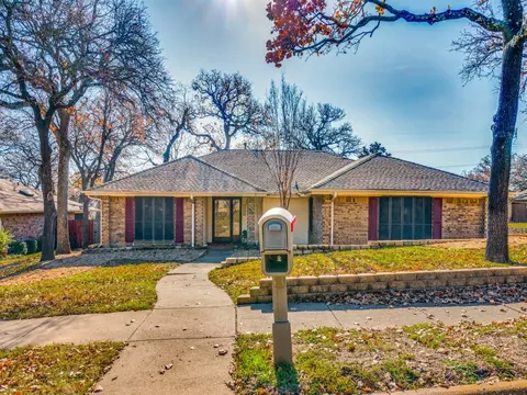 3000 Pecan Cir, Bedford, TX 76021