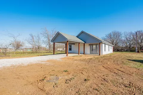 1402 Cooke St, Nocona, TX 76255