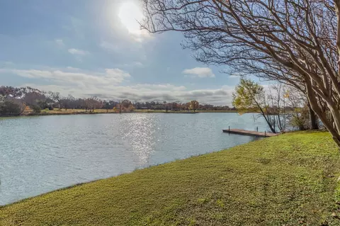 520 Lakeshore Dr, Ennis, TX 75119