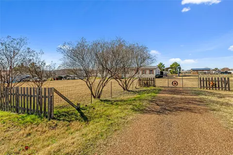 184 Oak Meadows Dr, Springtown, TX 76082