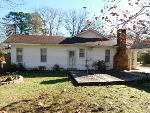 Exterior - 106 NW 3rd St, Springhill, LA 71075 photo 5 of 8