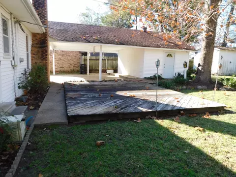 Exterior - 106 NW 3rd St, Springhill, LA 71075 photo 7 of 8