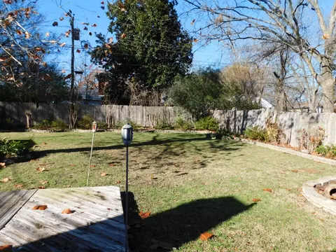 Exterior - 106 NW 3rd St, Springhill, LA 71075 photo 6 of 8