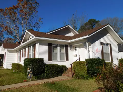 106 NW 3rd St, Springhill, LA 71075