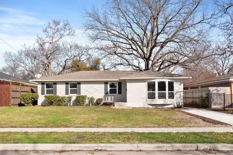 9255 Palisade Dr, Dallas, TX 75217