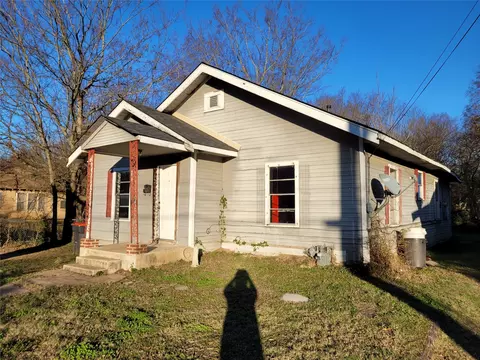 937 SE 6th, Paris, TX 75460