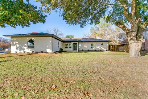 1404 Overlook Dr, Grapevine, TX 76051