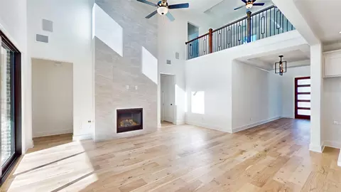 1524 Larson Ln, Denton, TX 76210 photo 2
