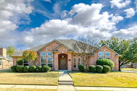 2700 Steeplechase Ct, Hurst, TX 76054