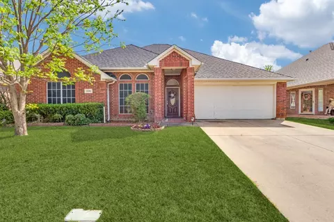 1330 Lyra Ln, Arlington, TX 76013