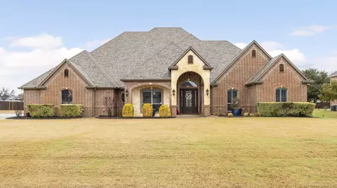 2036 Willow Bend Dr, Oak Leaf, TX 75154