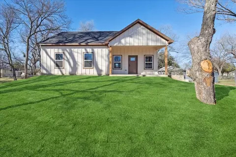 119 Columbia St, Cleburne, TX 76031