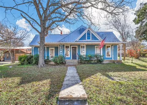 713 W Water St, Weatherford, TX 76086