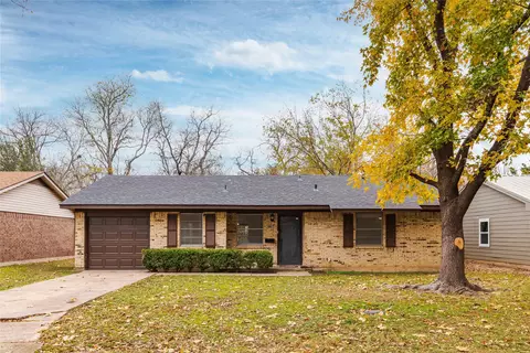 225 Victory St, Bonham, TX 75418