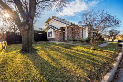 842 Packard Dr, Arlington, TX 76001