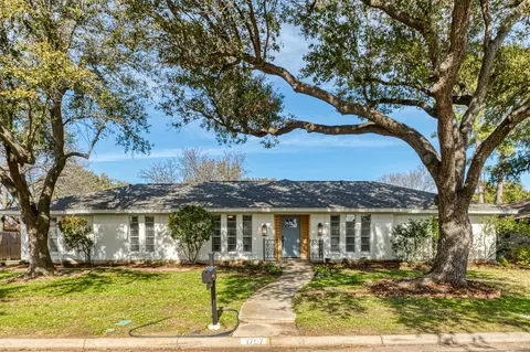 1707 Carlton Dr, Arlington, TX 76015