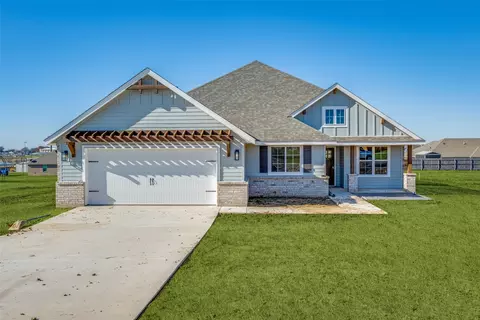 915 Fleitman Dr, Muenster, TX 76252