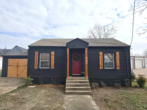 606 6th St, Honey Grove, TX 75446