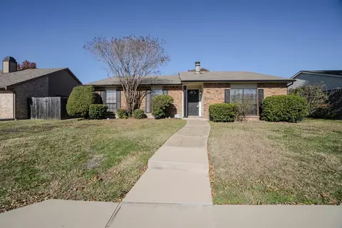 8213 Woodside Rd, Rowlett, TX 75088