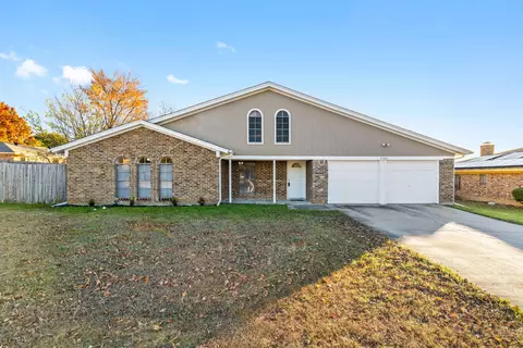3320 Chancellorsville Dr, Forest Hill, TX 76140
